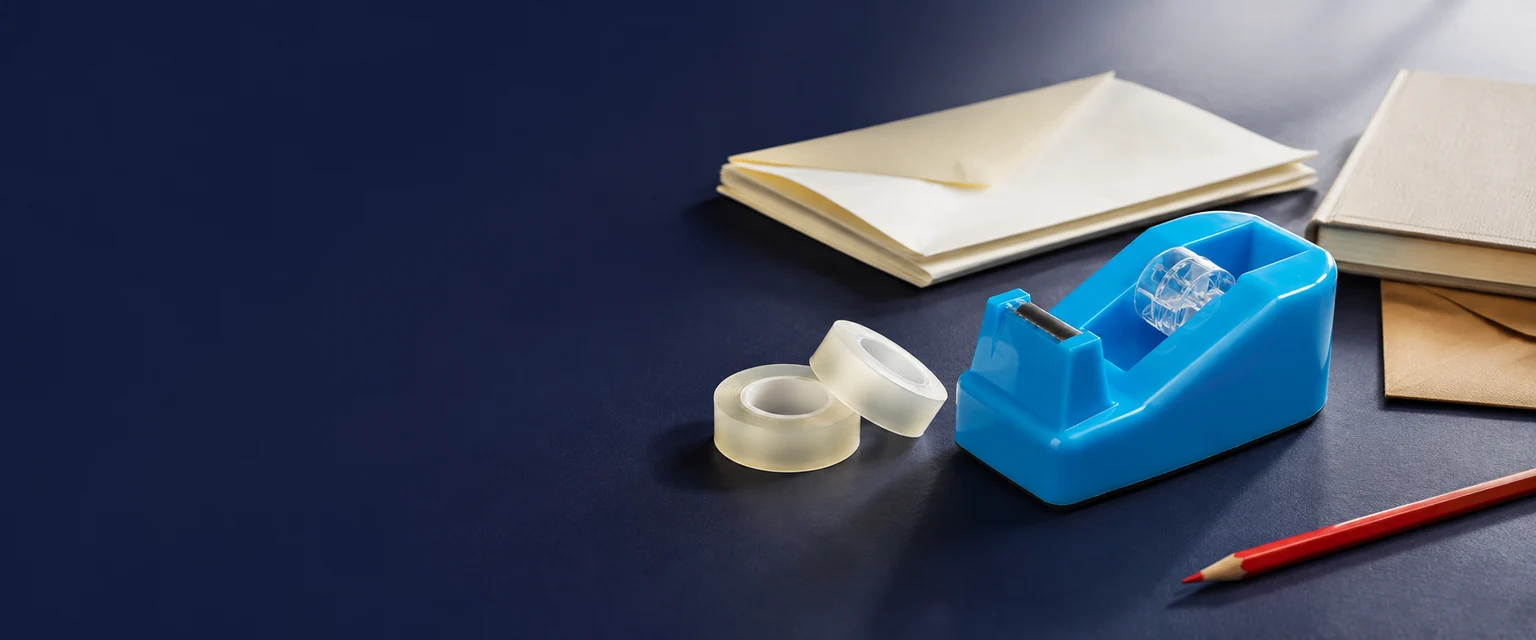 Dispensador y cintas adhesivas Fixit para oficina.